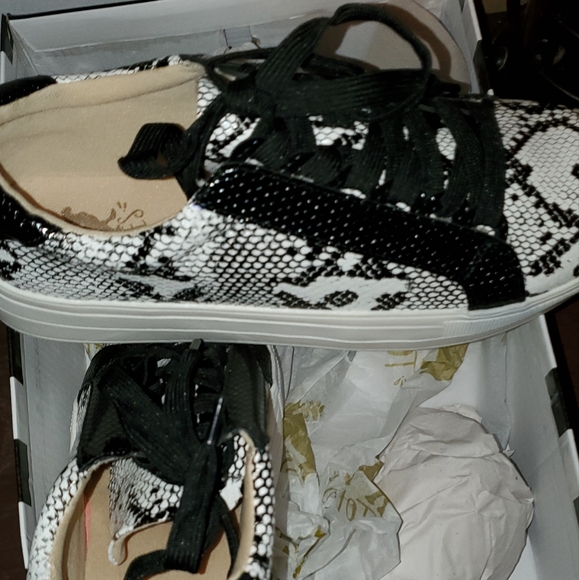 TOES comfort sneakers 👟 snake pattern 💖NEW - Picture 5 of 9